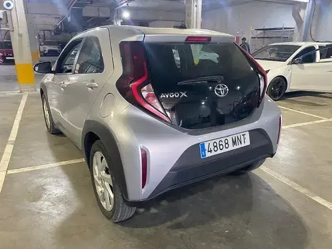 Usado Toyota Aygo X Play 72 CV (52 kW) 2024 Gris SUV