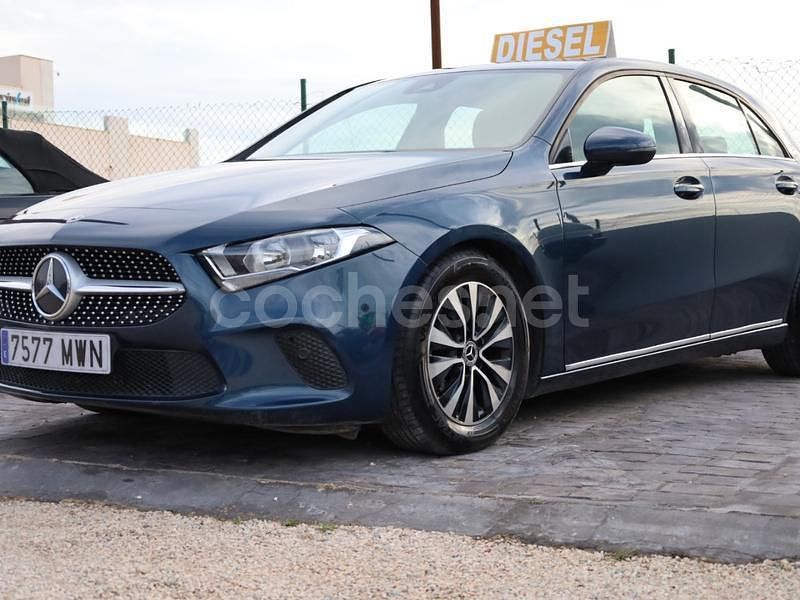 Usado Mercedes A180 116 CV (85 kW) 2019 Azul Berlina