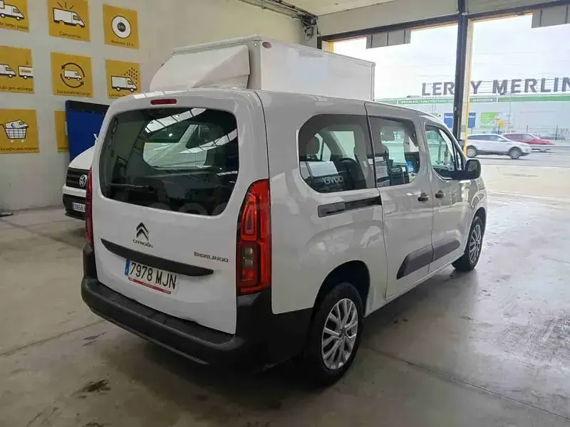 Usado Citroën Berlingo Feel 110 CV (80 kW) 2023 Blanco Monovolumen