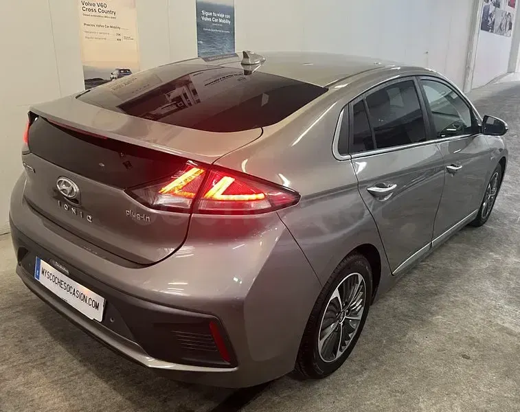 Usado Hyundai Ioniq 141 CV (103 kW) 2021 Gris / plata Utilitario
