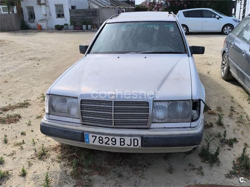 Usado Mercedes E300 136 CV (100 kW) 1993 Blanco Familiar