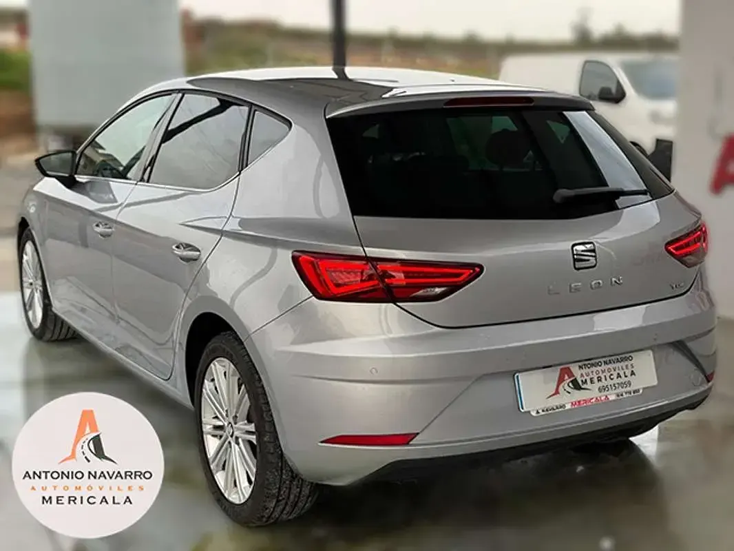 Usado Seat Leon XCELLENCE 131 CV (96 kW) 2020 Gris Utilitario
