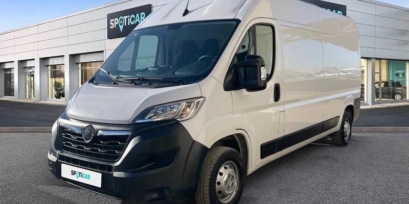 Usado Opel Movano 140 HP (102 kW) 2023 Branco Van