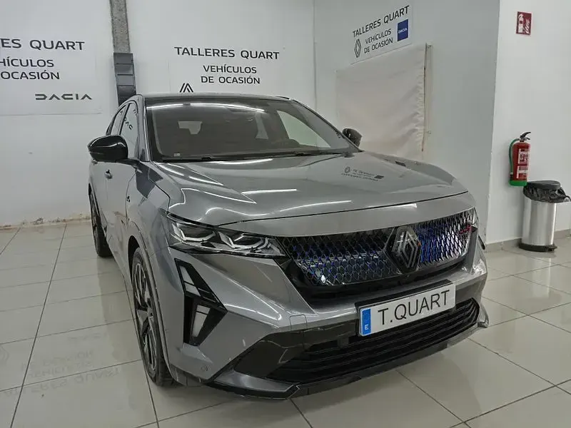 Usado Renault Rafale Esprit Alpine 200 CV (147 kW) 2025 Gris / plata SUV