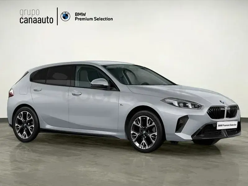 Usado BMW 118 Comfort Edition 150 CV (110 kW) 2025 Gris / plata Utilitario