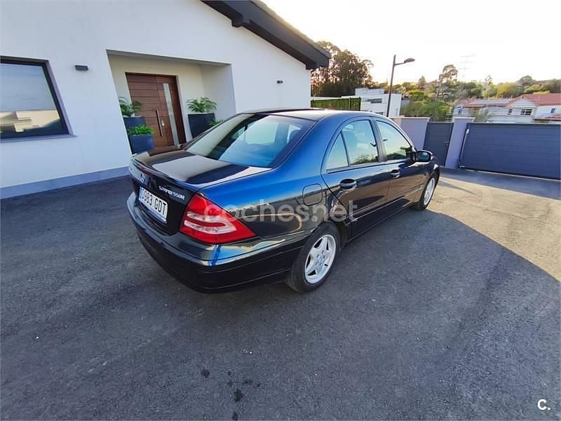 Usado Mercedes C180 Classic 143 CV (105 kW) 2003 Azul Berlina