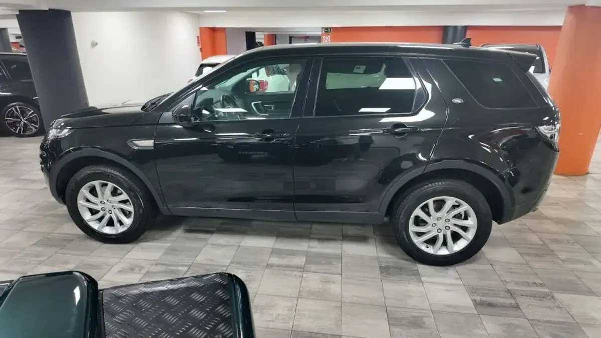 Usado Land Rover Discovery Sport SE 150 CV (110 kW) 2017 Negro SUV
