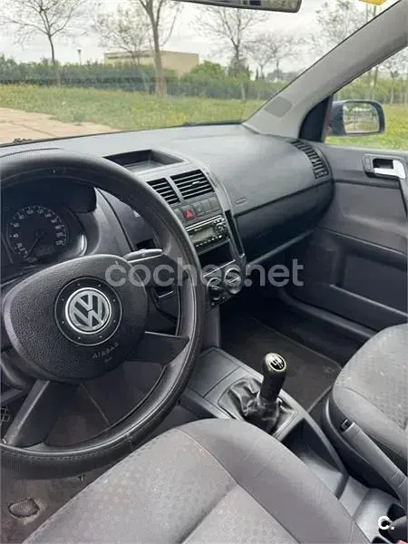 Usado VW Polo Trendline 64 CV (47 kW) 2004 Azul Utilitario