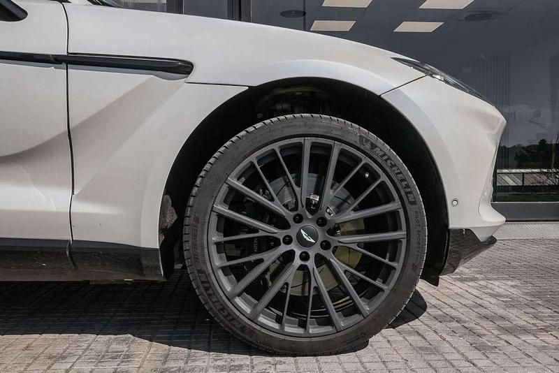 Usado Aston Martin DBX 551 CV (405 kW) 2020 Blanco SUV