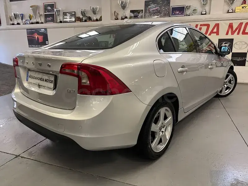 Usado Volvo S60 Momentum 163 CV (119 kW) 2011 Gris / plata Berlina
