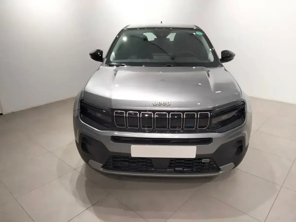 Usado Jeep Avenger EV Altitude 114 kW (156 CV) 2024 Gris SUV