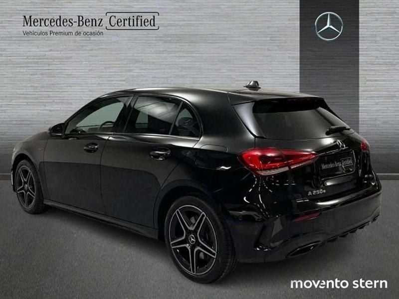 Usado Mercedes A250 218 CV (160 kW) 2020 Negro Utilitario
