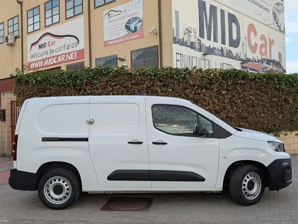 Usado Peugeot Partner Premium 100 CV (73 kW) 2022 Blanco Monovolumen