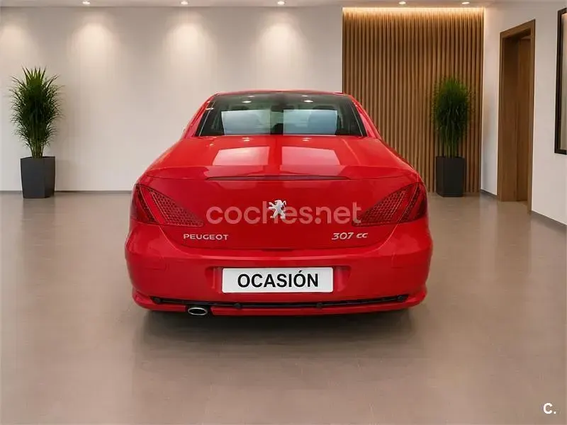 Usado Peugeot 307 CC 110 CV (80 kW) 2007 Rojo Descapotable