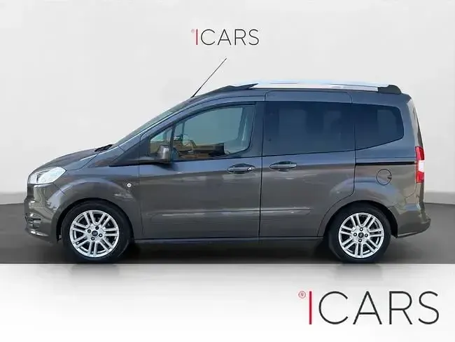Usado Ford Tourneo Courier Titanium 100 CV (73 kW) 2019 Gris / plata Monovolumen