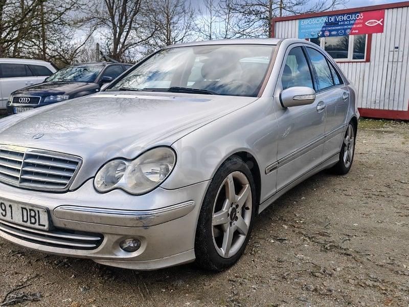 Usado Mercedes C220 Elegance 150 CV (110 kW) 2005 Gris / plata Berlina