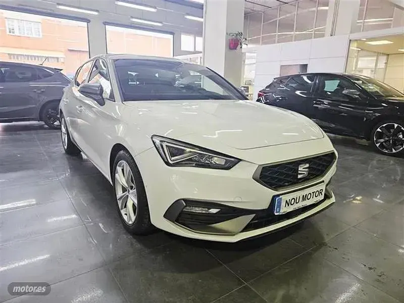 Usado Seat Leon FR 150 CV (110 kW) 2021 Blanco Berlina