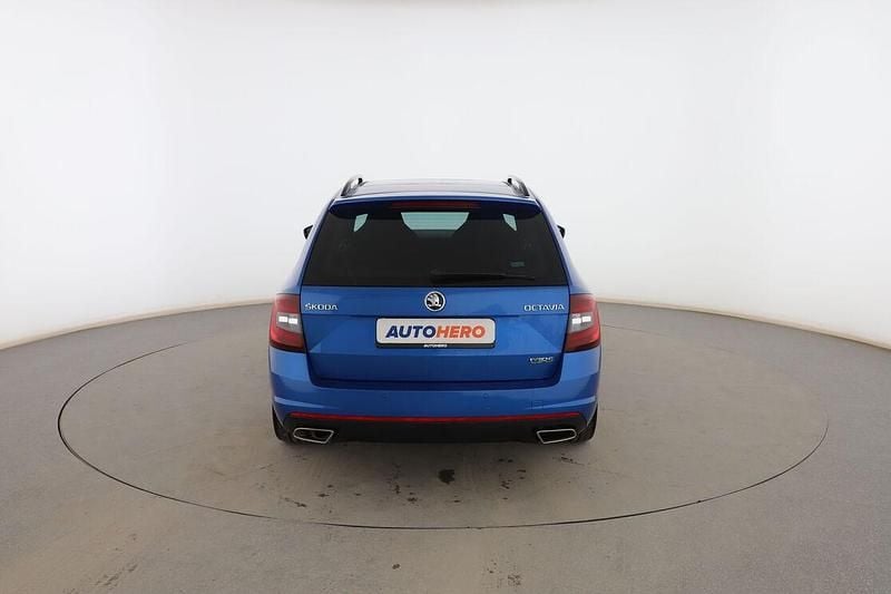 Usado Skoda Octavia RS 185 CV (136 kW) 2018 Azul Familiar