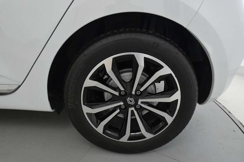 Käytetty Renault Clio V Techno 143 HP (105 kW) 2025 Viistoperä