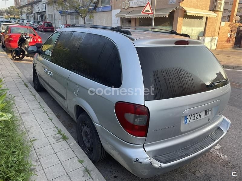 Usado Chrysler Voyager 140 CV (102 kW) 2003 Gris / plata Monovolumen