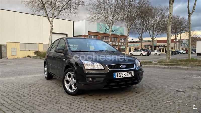 Usado Ford Focus Trend 100 CV (73 kW) 2007 Negro Berlina