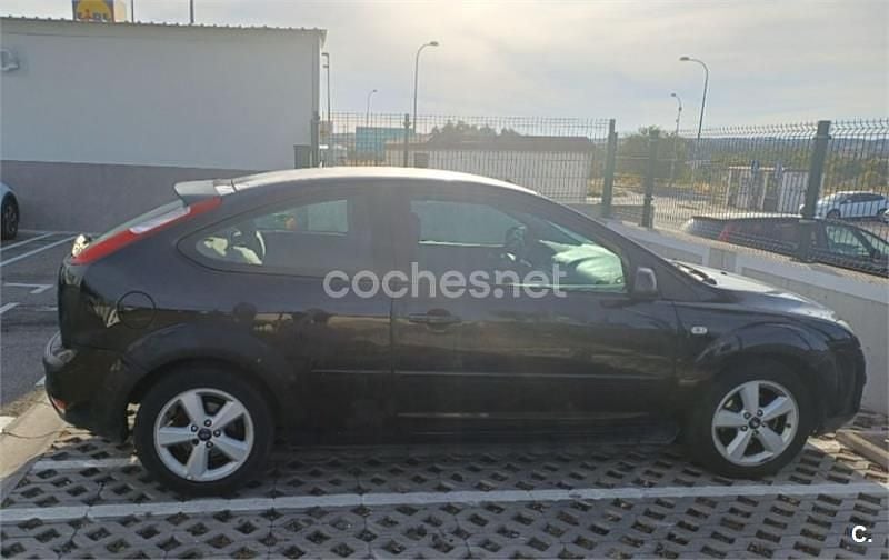 Negro Usado 2007 Ford Focus Trend Berlina | 1900 € (Super precio) - Imagen 1/4
