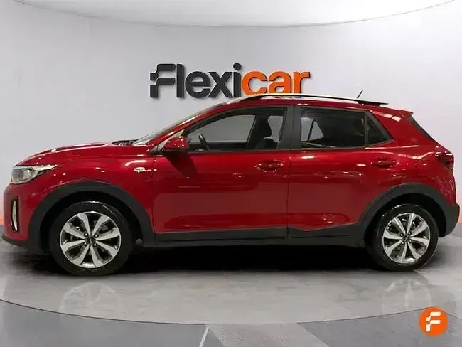Usado Kia Stonic 100 CV (73 kW) 2022 Granate SUV