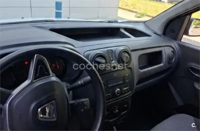 Usado Dacia Dokker Ambiance 75 CV (55 kW) 2018 Blanco Monovolumen