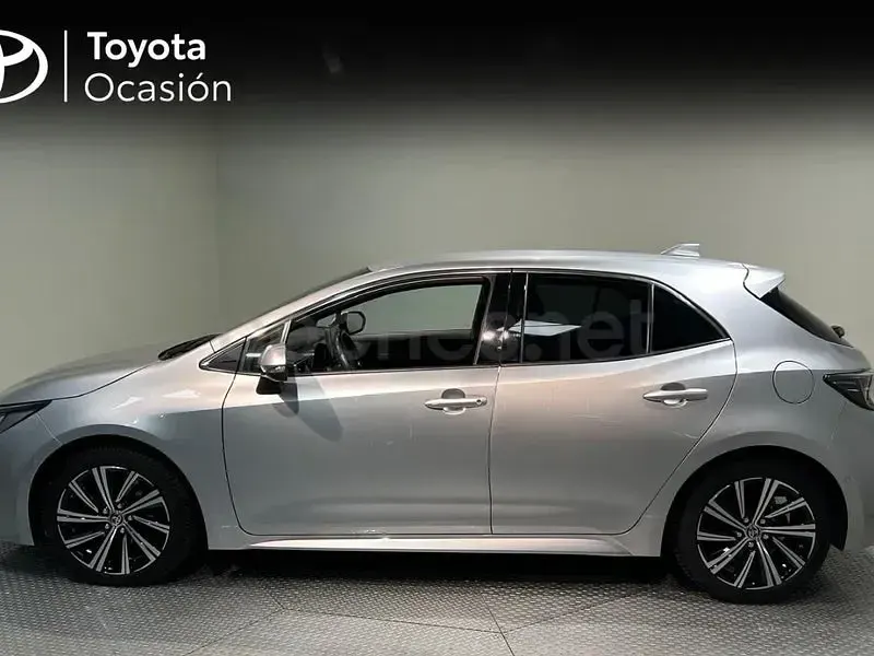 Usado Toyota Corolla Style 122 CV (89 kW) 2022 Gris / plata Berlina