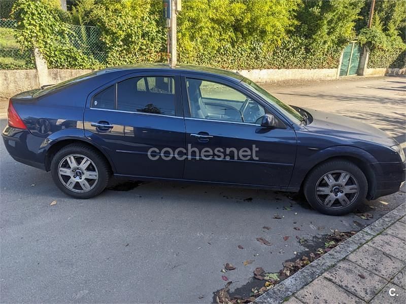 Usado Ford Mondeo Trend 115 CV (84 kW) 2003 Azul Berlina