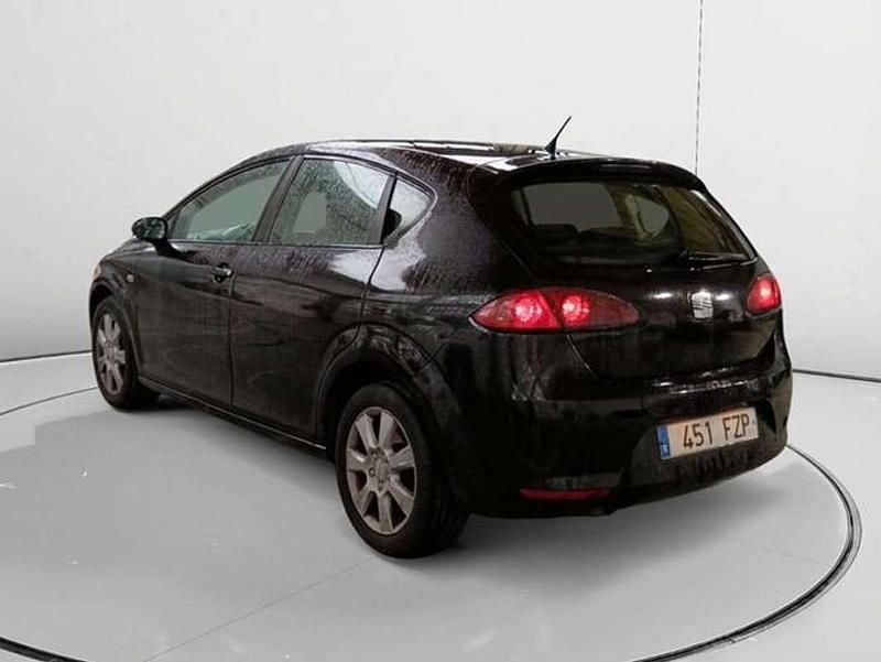 Usado Seat Leon Stylance 106 CV (77 kW) 2008 Negro Utilitario