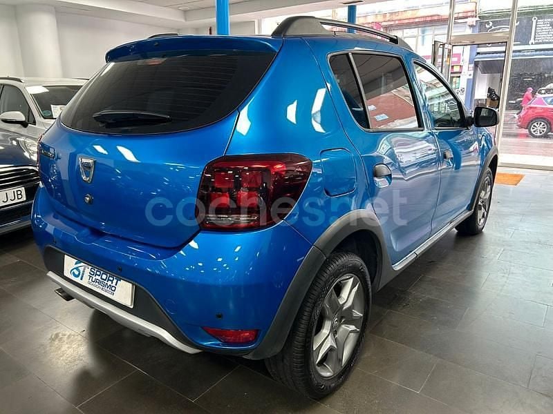 Usado Dacia Sandero Essentiel 90 CV (66 kW) 2018 Azul Utilitario