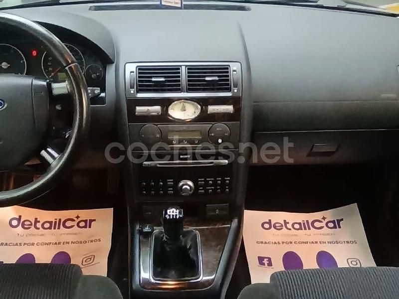 Usado Ford Mondeo Ghia 130 CV (95 kW) 2005 Negro Berlina