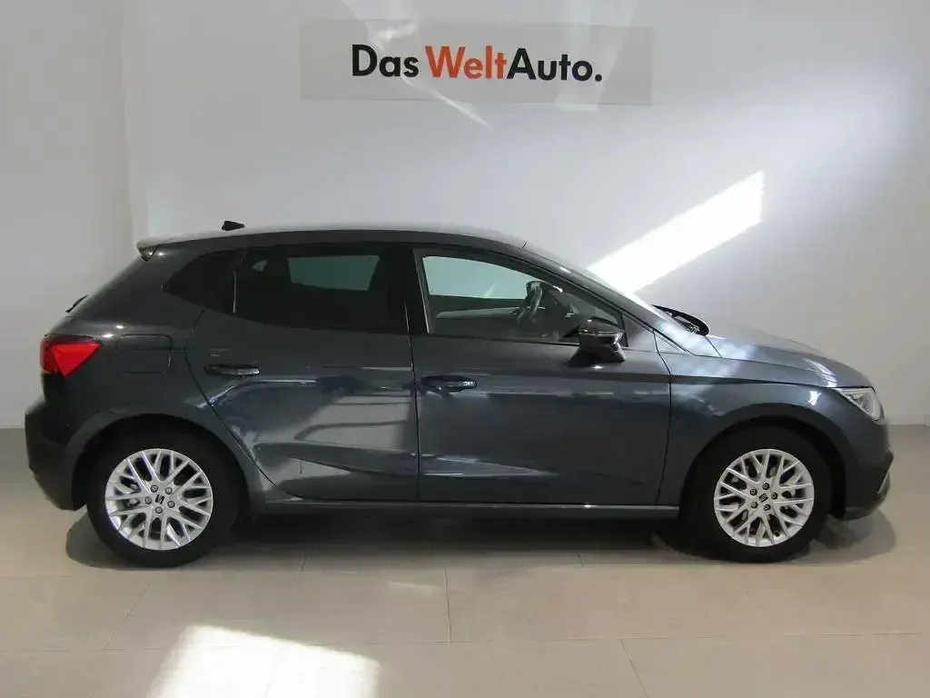 Usado Seat Ibiza FR 116 CV (85 kW) 2025 Gris Utilitario