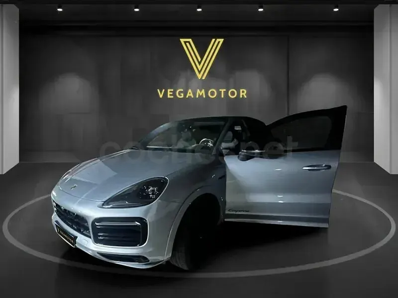 Usado Porsche Cayenne 462 CV (339 kW) 2020 Gris / plata SUV