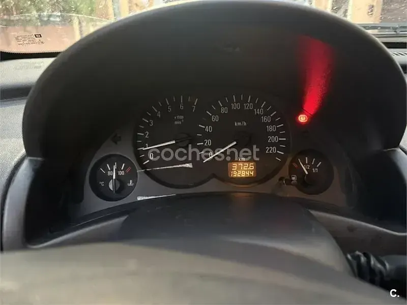 Usado Opel Corsa Comfort 75 CV (55 kW) 2001 Gris / plata Utilitario