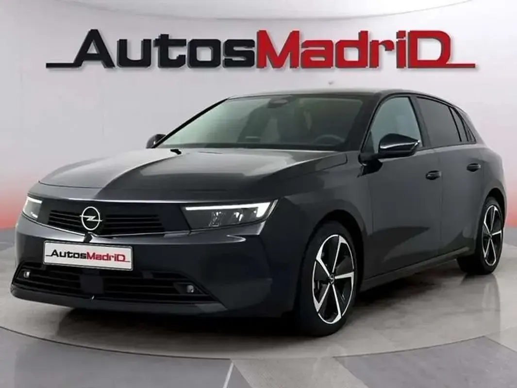Usado Opel Astra Elegance 131 CV (96 kW) 2023 Negro Utilitario