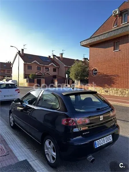Usado Seat Ibiza Reference 100 CV (73 kW) 2005 Negro Utilitario