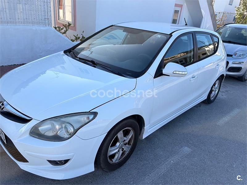 Usado Hyundai i30 Classic 90 CV (66 kW) 2010 Blanco Berlina