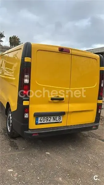 Usado Renault Trafic LIMITED 120 CV (88 kW) 2019 Amarillo Monovolumen