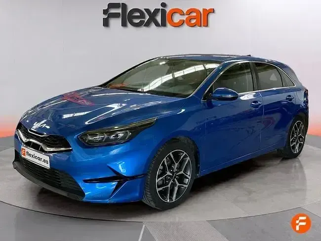 Begagnad Kia Ceed 100 HK (73 kW) 2021 Blå Halvkombi