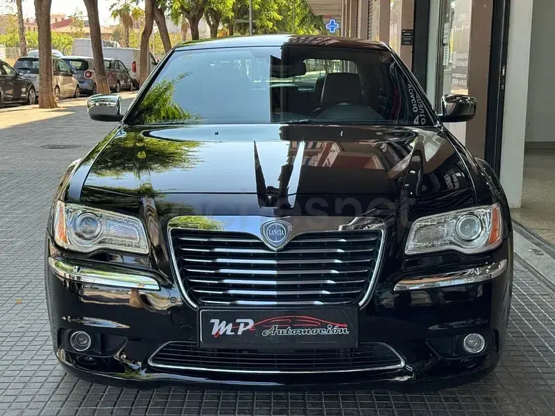 Usado Lancia Thema Platinum 190 CV (139 kW) 2013 Negro Berlina