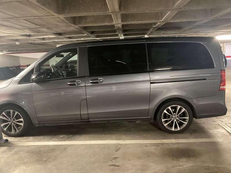 Usado Mercedes V250 Avantgarde 190 CV (139 kW) 2022 Gris Monovolumen