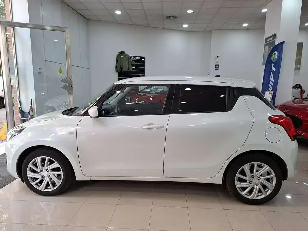 Usado Suzuki Swift 83 CV (61 kW) 2022 Utilitario