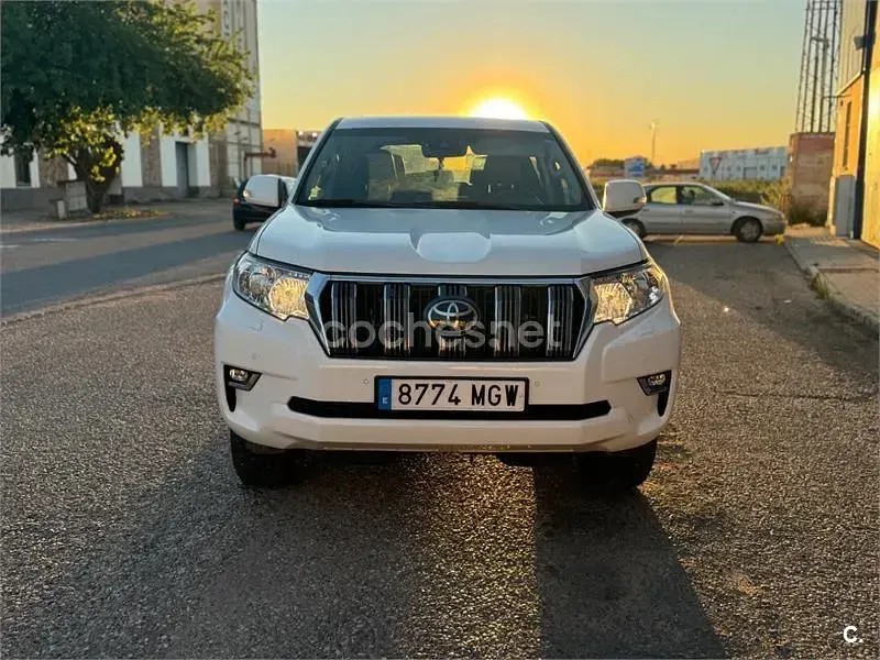 Używany Toyota Land Cruiser 204 KM (150 kW) 2023 Biały SUV
