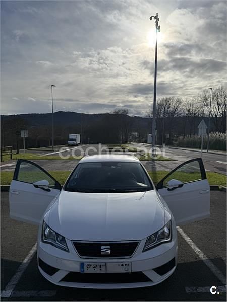 Usado Seat Leon Style 130 CV (95 kW) 2019 Blanco Berlina