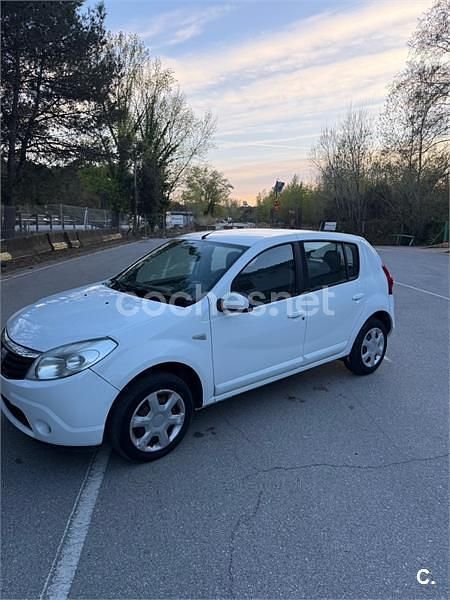 Usado Dacia Sandero Ambiance 75 CV (55 kW) 2011 Blanco Berlina