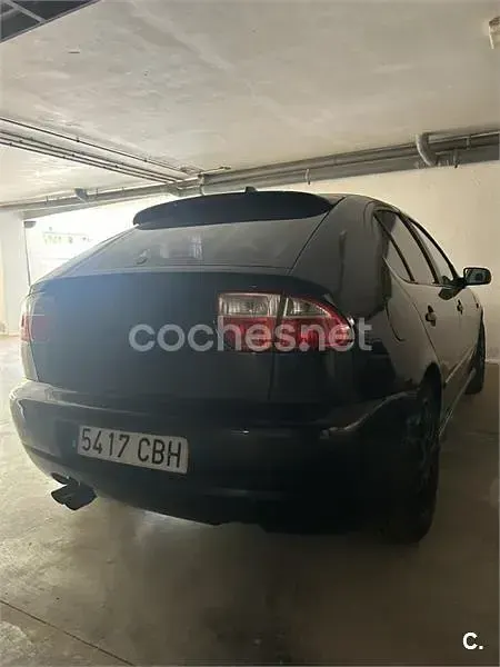 Usado Seat Leon Sport 150 CV (110 kW) 2002 Negro Utilitario