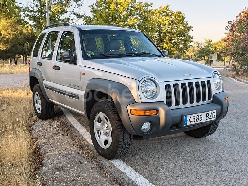 Gris / plata Usado 2002 Jeep Cherokee Sport SUV | 9500 € - Imagen 1/4