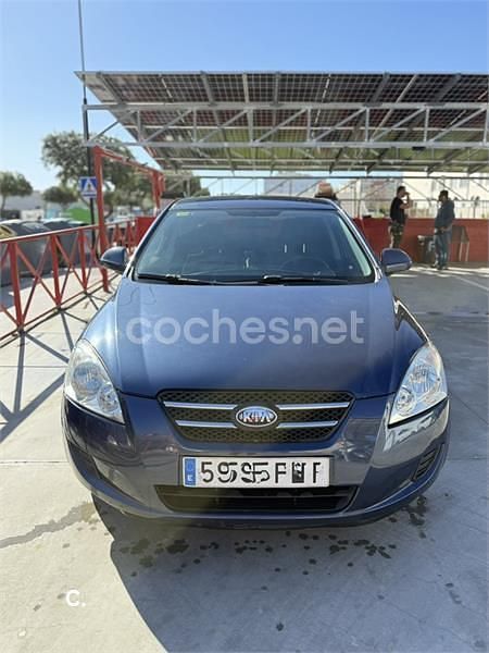 Usado Kia Ceed 90 CV (66 kW) 2008 Azul Utilitario